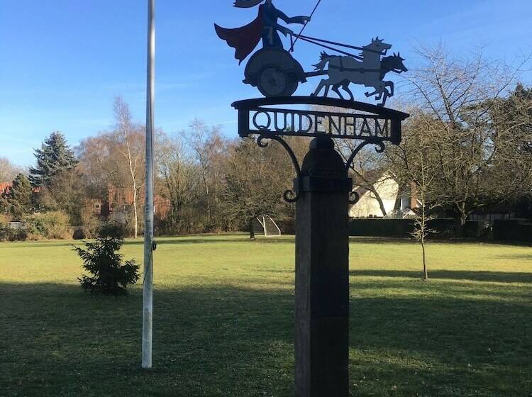 Резиденция Impeccable 2 Bed House In Attleborough