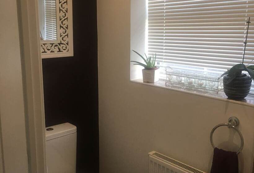 Резиденция Impeccable 2 Bed House In Attleborough