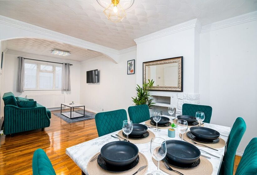 レジデンス Impeccable 3 Bed House In Abbeywood