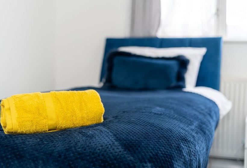 レジデンス Impeccable 3 Bed House In Abbeywood