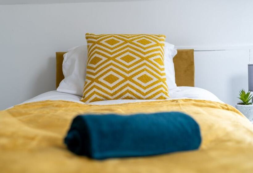 レジデンス Impeccable 3 Bed House In Abbeywood