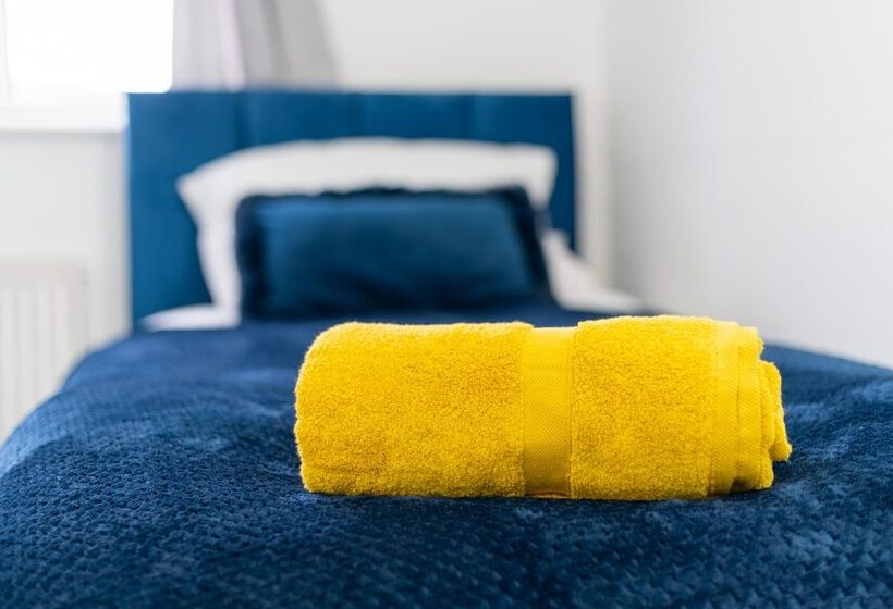 レジデンス Impeccable 3 Bed House In Abbeywood