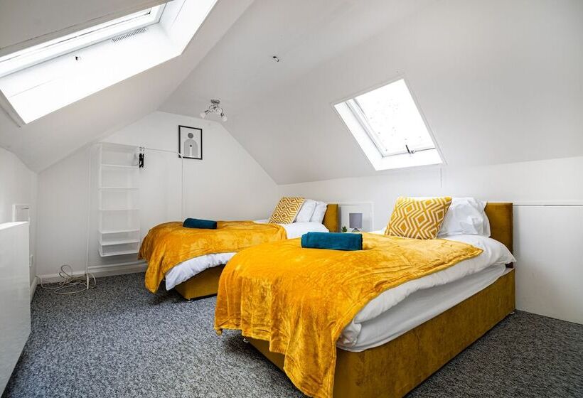 レジデンス Impeccable 3 Bed House In Abbeywood