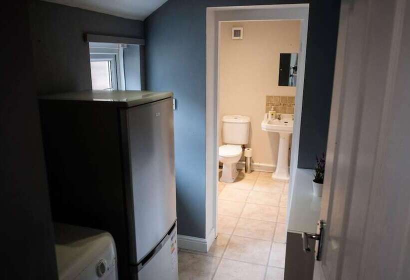 Резиденция Stay Comfortable Close To City Centre 4 Bed House!