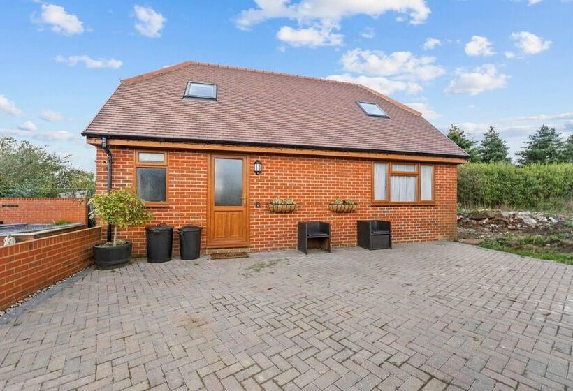 إقامة Lovely 2 Bed House In Canterbury