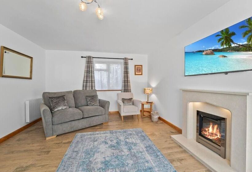 إقامة Lovely 2 Bed House In Canterbury