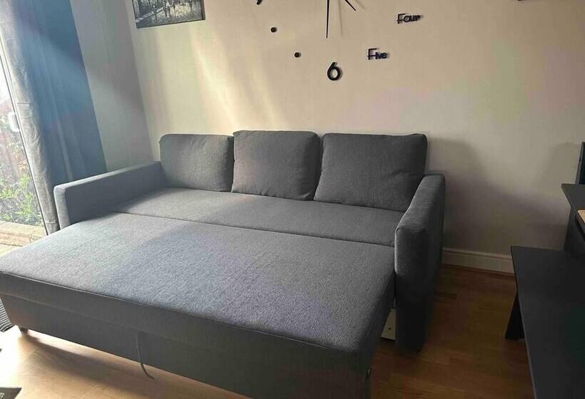 إقامة Remarkable 2 Bed House In Northolt