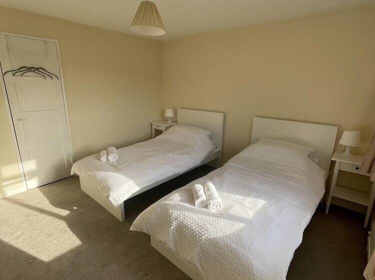 Резиденция Stunning 3 Bed House In Newmarket