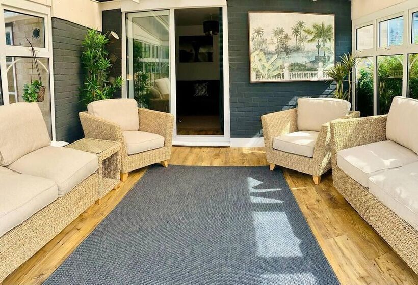 إقامة Tranquil Bridge Escape