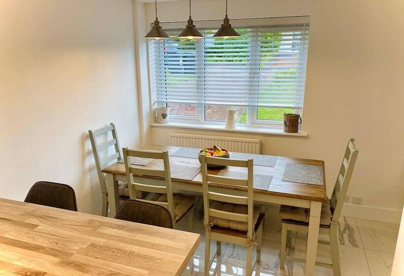 إقامة Tranquil Bridge Escape