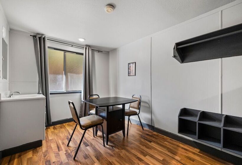 אתר נופש Camp Silver Spur