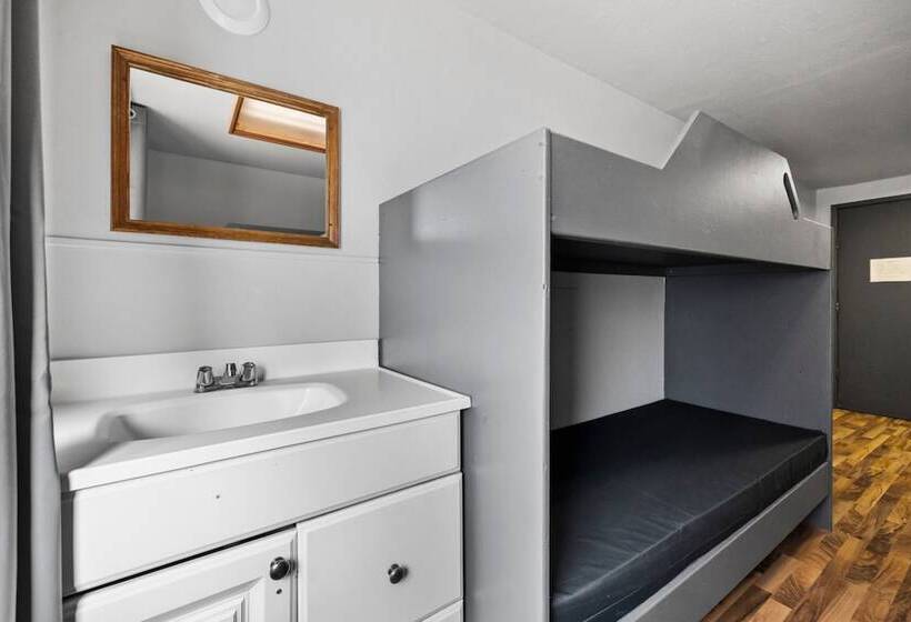 אתר נופש Camp Silver Spur