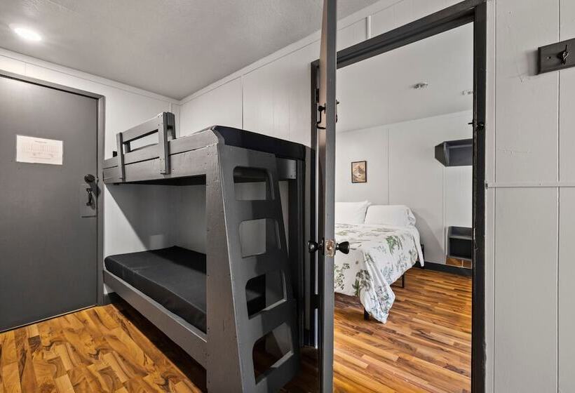 אתר נופש Camp Silver Spur