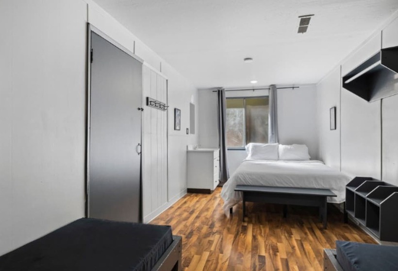 אתר נופש Camp Silver Spur