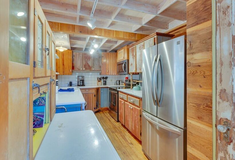 Riverside Retreat W/ Screened Porch: 6 Mi To Taos!