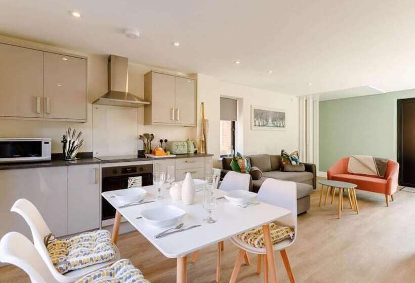 Roe Cottage, Disabled Adapted 2 Bedroom Hot Tub