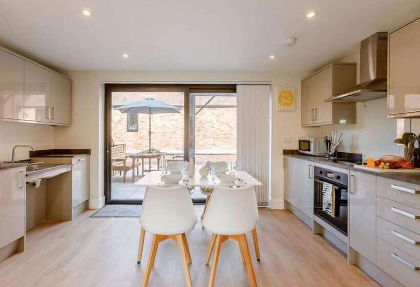 Roe Cottage, Disabled Adapted 2 Bedroom Hot Tub