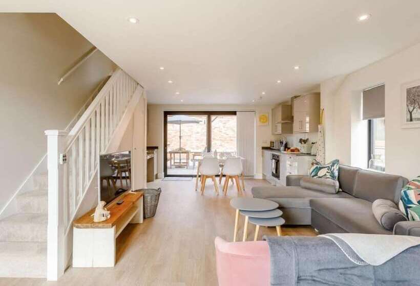 Roe Cottage, Disabled Adapted 2 Bedroom Hot Tub