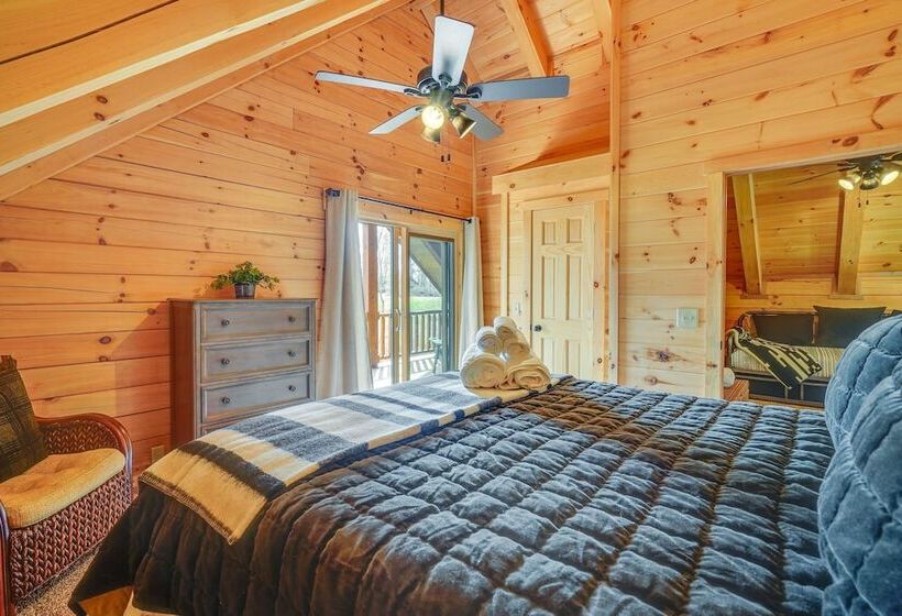 Rustic Laurelville Cabin W/ Hot Tub & Sauna!