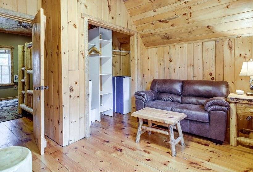 Rustic Retreat: Walk To Great Sacandaga Lake!