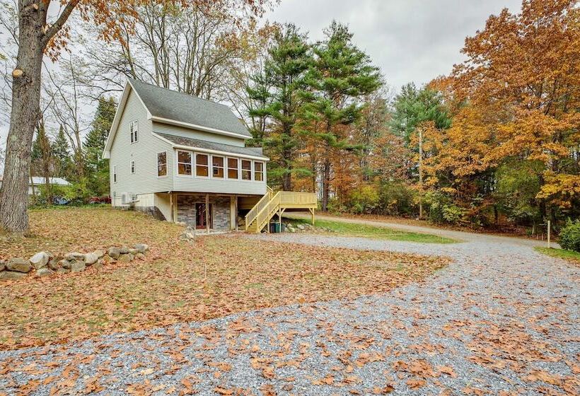 Rustic Retreat: Walk To Great Sacandaga Lake!