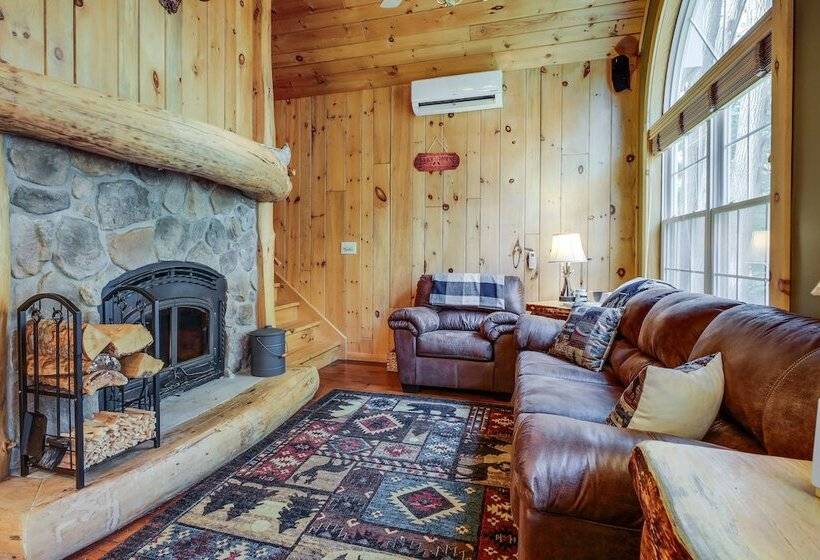 Rustic Retreat: Walk To Great Sacandaga Lake!