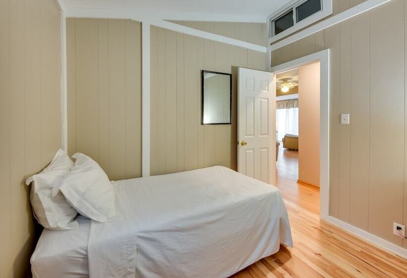 Salem Vacation Home W/ Dock: Steps To Paddock Lake