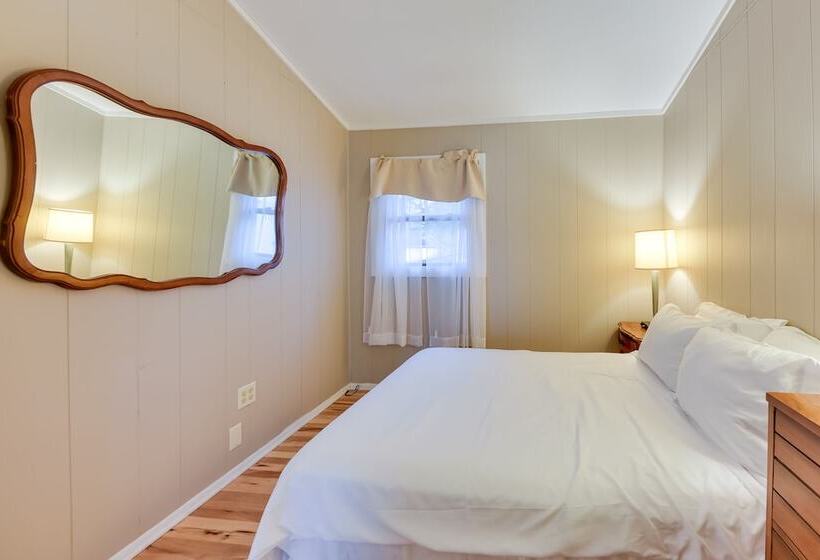 Salem Vacation Home W/ Dock: Steps To Paddock Lake