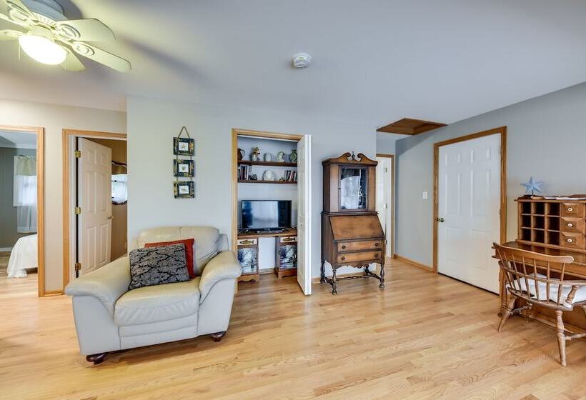 Salem Vacation Home W/ Dock: Steps To Paddock Lake