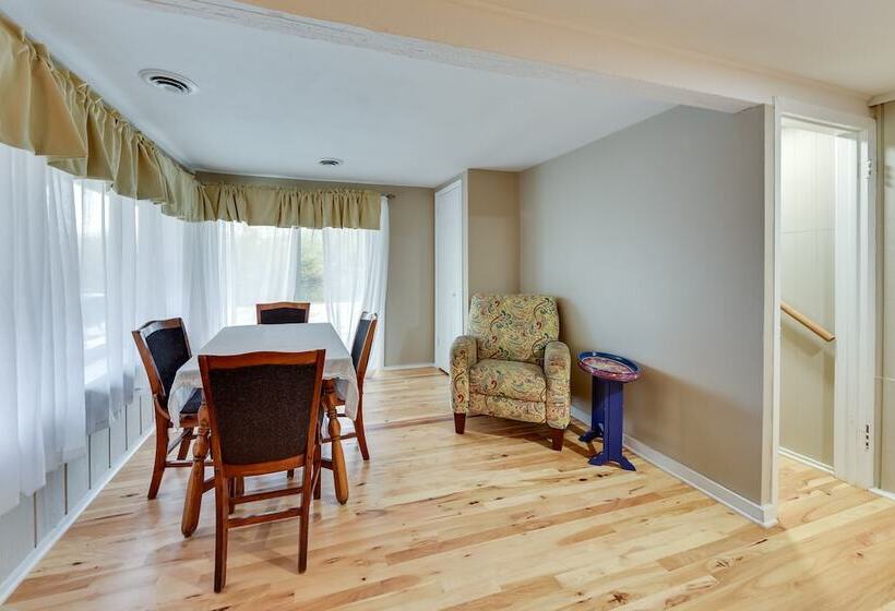 Salem Vacation Home W/ Dock: Steps To Paddock Lake