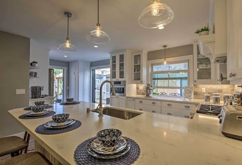 San Diego Home   Walk To Sail Bay & Mission Beach!