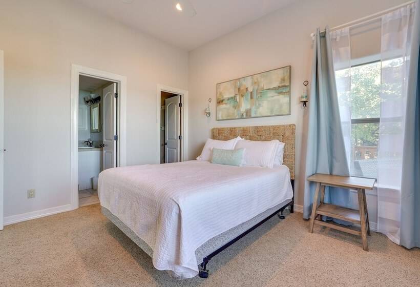 Scenic Canyon Lake Vacation Home Near Boat Ramp!