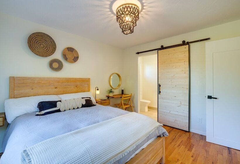 Seaside Home W/ Hot Tub & Patio: Close To Beaches!