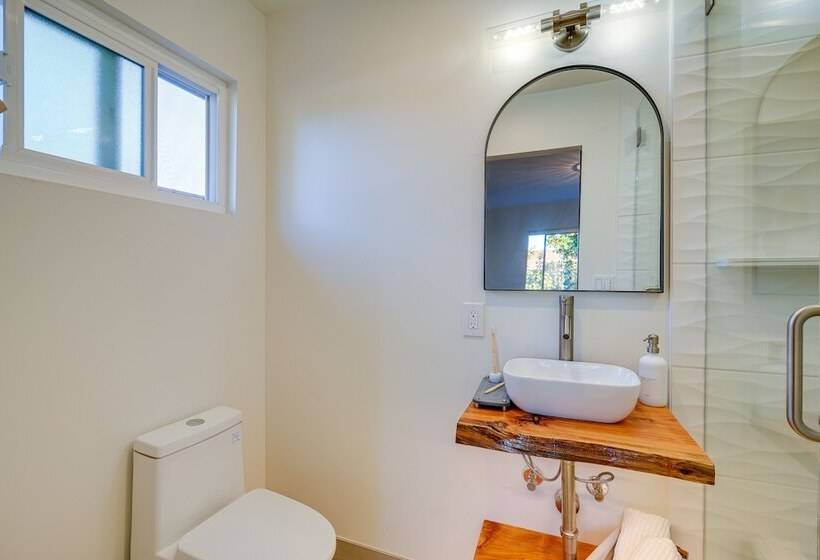 Seaside Home W/ Hot Tub & Patio: Close To Beaches!