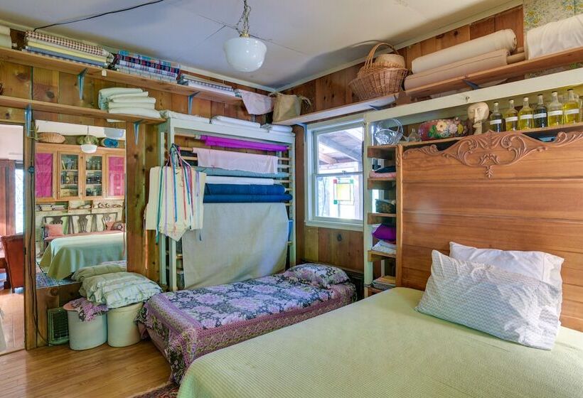 Secluded Cohasset Home W/ Pool & Screened Porch!