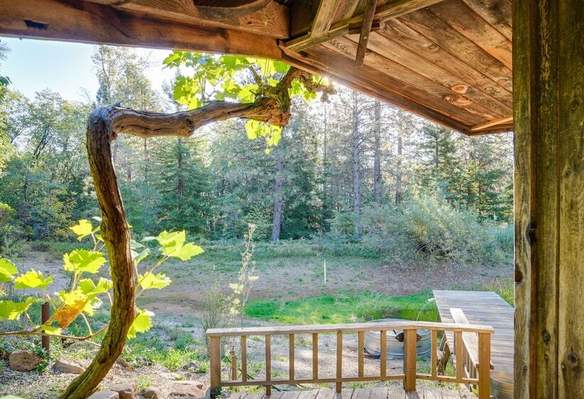 Secluded Cohasset Home W/ Pool & Screened Porch!