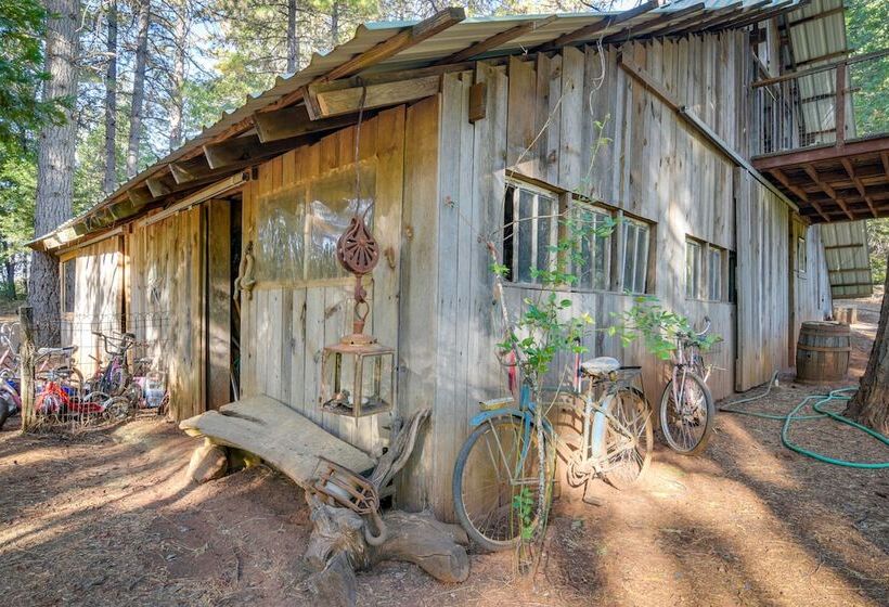 Secluded Cohasset Home W/ Pool & Screened Porch!