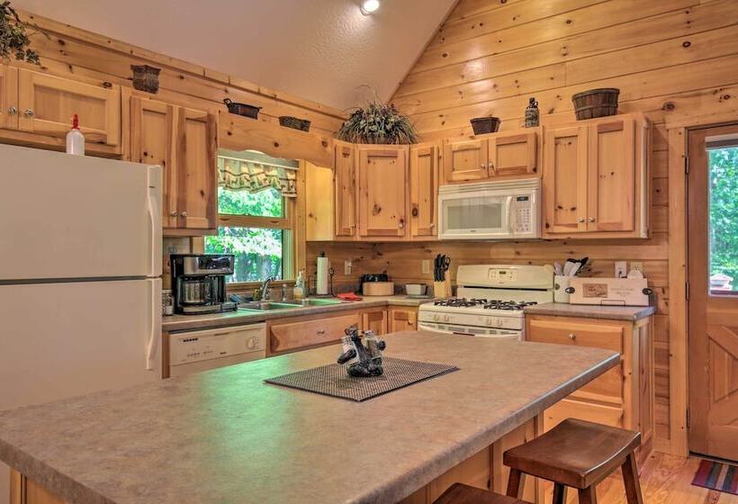 Secluded Ellijay Resort Cabin, 7 Mi To Dtwn!