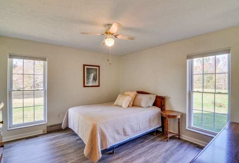 Secluded Jamestown Home ~ 5 Mi To Lake Cumberland!