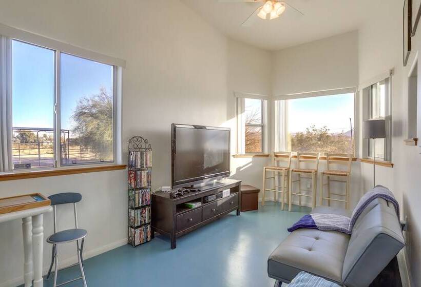 Serene Home W/ Yard   8 Mi To Joshua Tree!