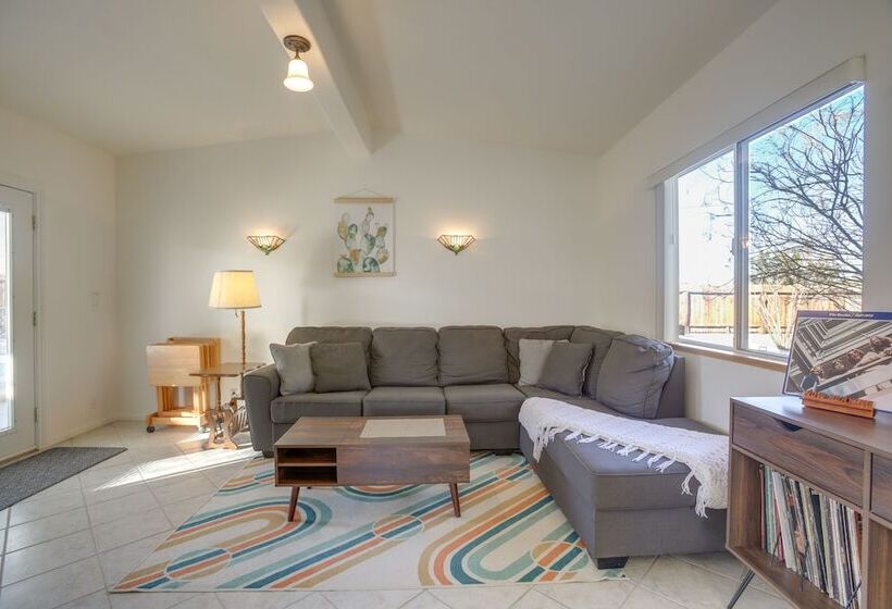 Serene Home W/ Yard   8 Mi To Joshua Tree!