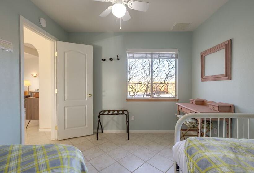 Serene Home W/ Yard   8 Mi To Joshua Tree!