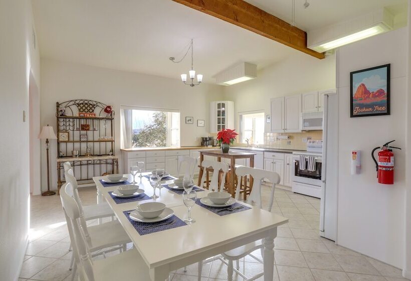 Serene Home W/ Yard   8 Mi To Joshua Tree!