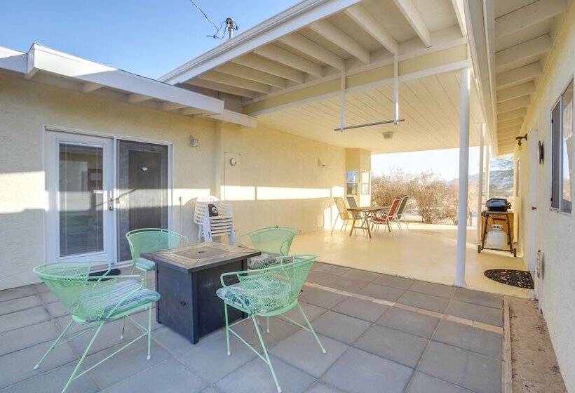 Serene Home W/ Yard   8 Mi To Joshua Tree!