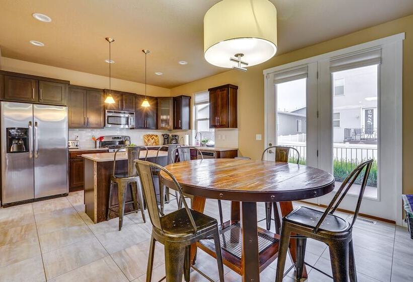 South Salt Lake Home W/ Hot Tub: 7 Mi To Downtown