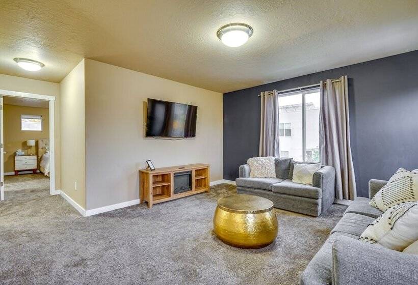 South Salt Lake Home W/ Hot Tub: 7 Mi To Downtown