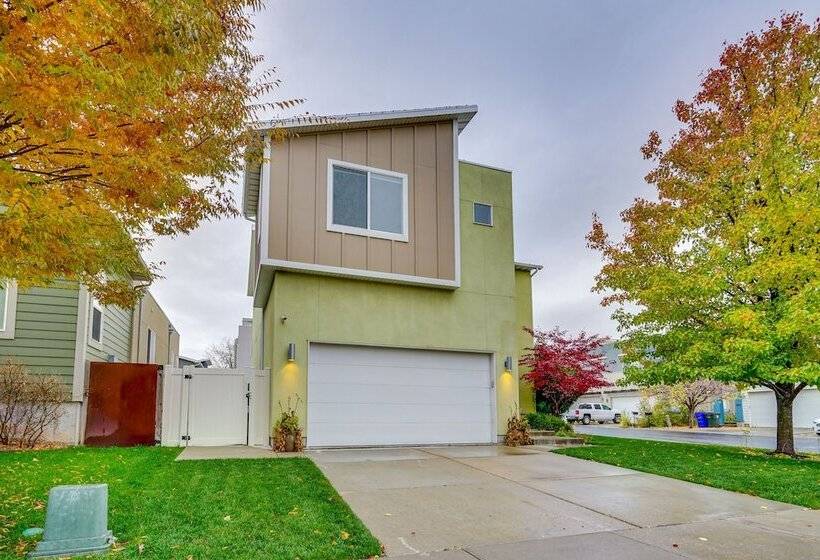 South Salt Lake Home W/ Hot Tub: 7 Mi To Downtown
