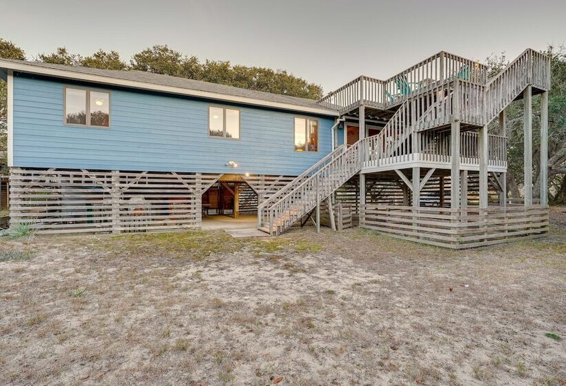 Outer Banks Retreat   Walk To Beach!