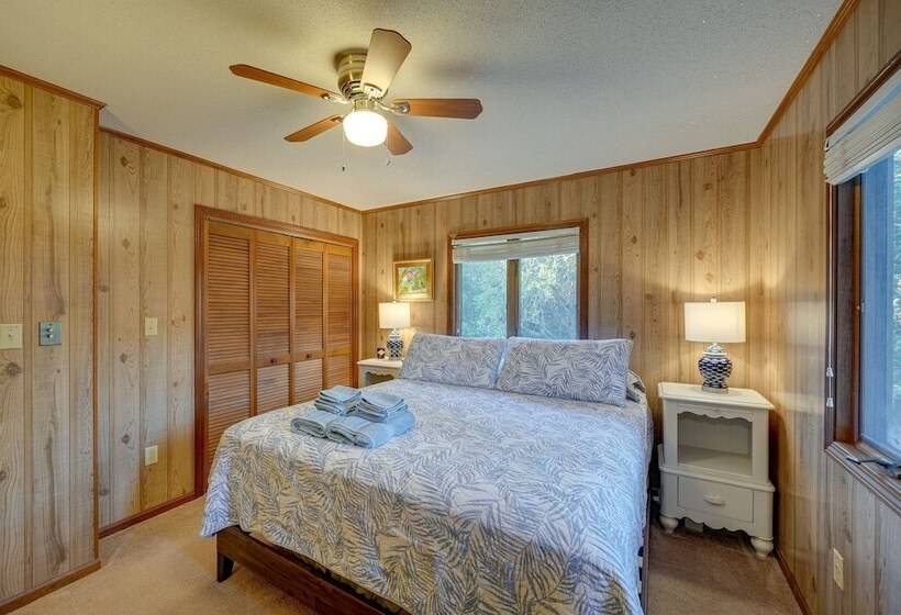 Outer Banks Retreat   Walk To Beach!