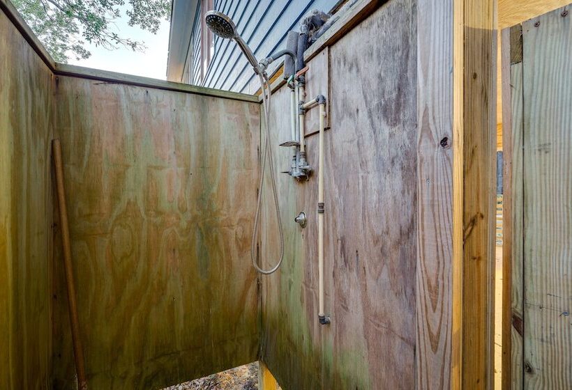 Outer Banks Retreat   Walk To Beach!